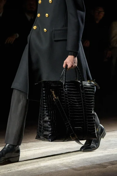 Look 3
